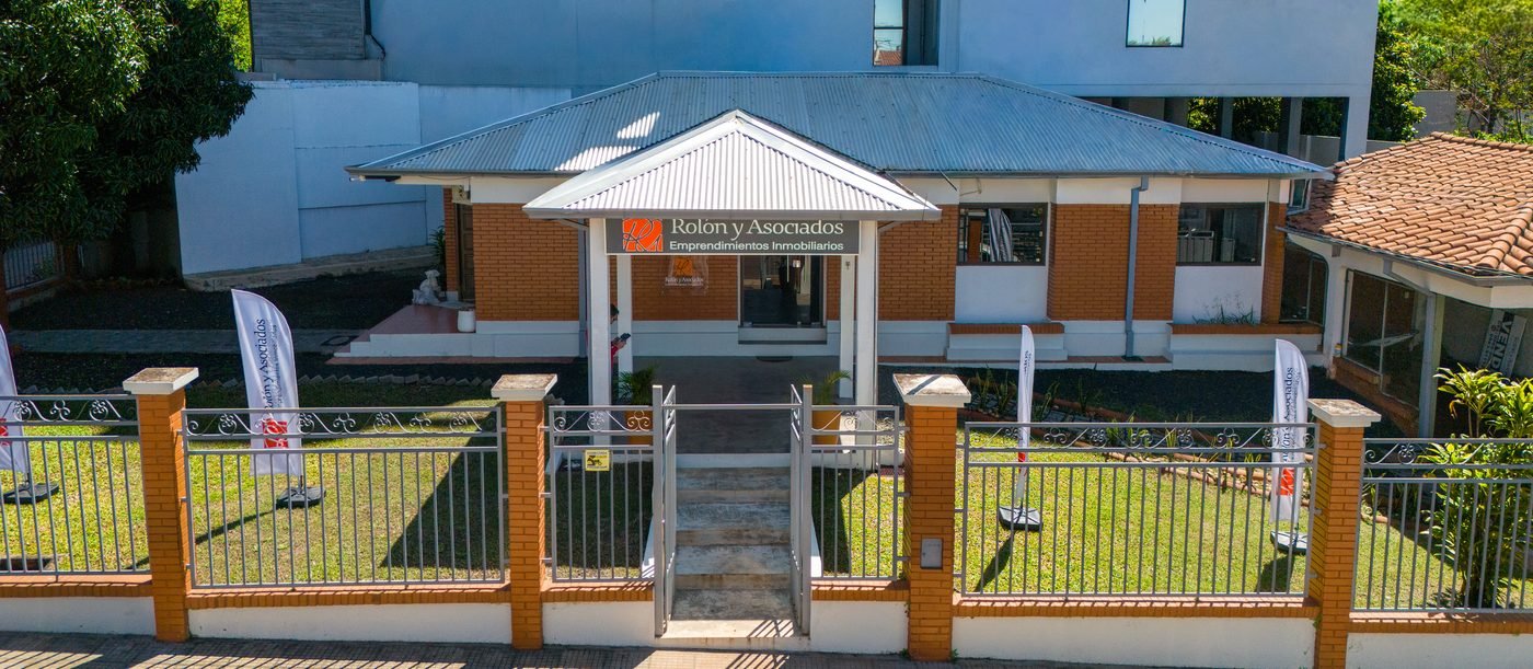 Fachada de la oficina de Rolón y Asociados